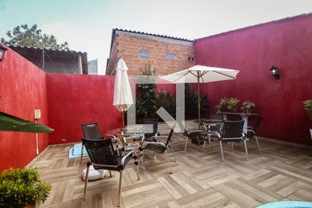 Casa à venda com 189m², 3 quartos e 2 vagas Casa à venda com 189m², 3 quartos e 2 vagasPiscina