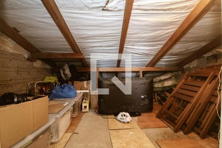 Casa à venda com 189m², 3 quartos e 2 vagas Casa à venda com 189m², 3 quartos e 2 vagasSótão