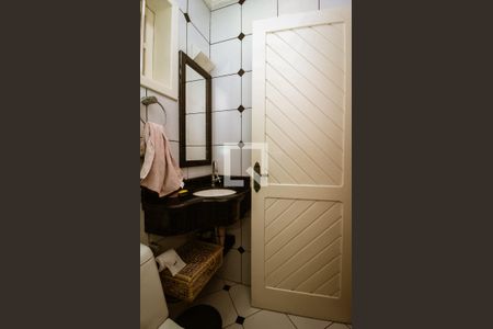 Casa à venda com 189m², 3 quartos e 2 vagas Casa à venda com 189m², 3 quartos e 2 vagasBanheiro