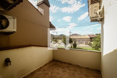 Casa à venda com 189m², 3 quartos e 2 vagas Casa à venda com 189m², 3 quartos e 2 vagasSacada