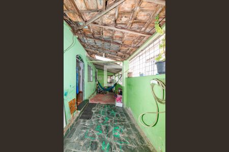 Casa à venda com 180m², 2 quartos e 2 vagasVaranda - Garagem 