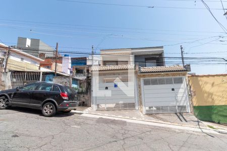 Casa à venda com 114m², 3 quartos e 2 vagasFachada
