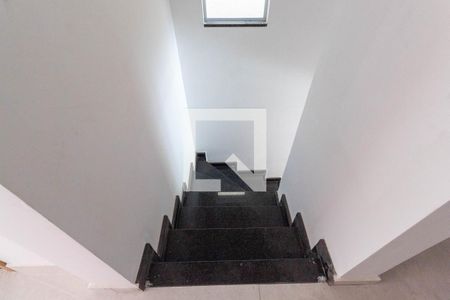 Casa à venda com 114m², 3 quartos e 2 vagasEscada