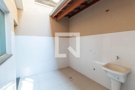 Casa à venda com 114m², 3 quartos e 2 vagasLavanderia
