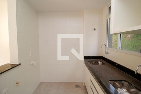 Cozinha de apartamento à venda com 2 quartos, 55m² em Buritis, Belo Horizonte