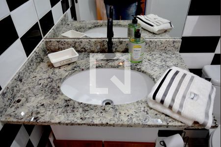 Banheiro de apartamento para alugar com 1 quarto, 30m² em Pinheiros, São Paulo