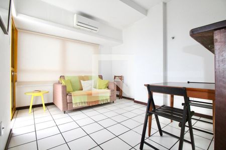 Sala de apartamento para alugar com 1 quarto, 47m² em Dois de Julho, Salvador