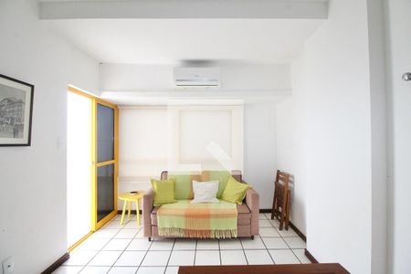 Sala de apartamento para alugar com 1 quarto, 47m² em Dois de Julho, Salvador