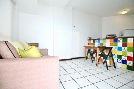 Sala de apartamento para alugar com 1 quarto, 47m² em Dois de Julho, Salvador