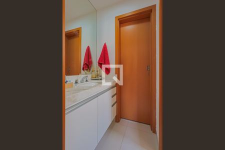 Apartamento à venda com 125m², 4 quartos e 3 vagasBanheiro da Suíte 2