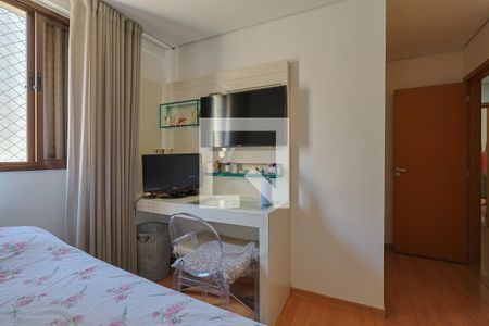 Apartamento à venda com 125m², 4 quartos e 3 vagasQuarto 2 - Suíte