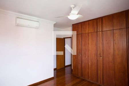 Quarto de apartamento para alugar com 3 quartos, 98m² em Sagrada Família, Belo Horizonte