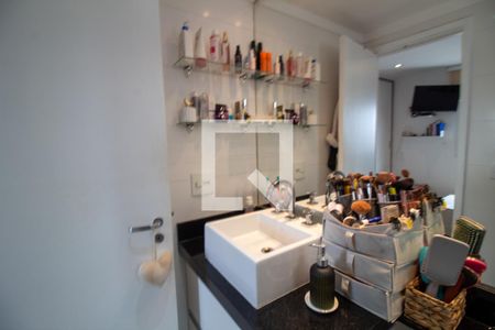 Apartamento à venda com 94m², 2 quartos e 2 vagas Apartamento à venda com 94m², 2 quartos e 2 vagasBanheiro da Suíte