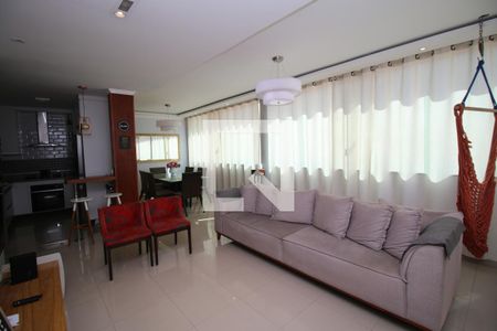 Sala de casa à venda com 3 quartos, 110m² em Olaria, Rio de Janeiro