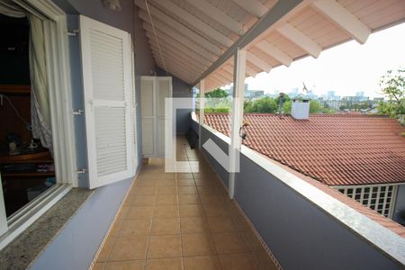 Casa à venda com 400m², 4 quartos e 6 vagas Casa à venda com 400m², 4 quartos e 6 vagasSacada do Quarto 3