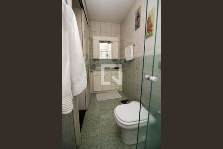 Casa à venda com 400m², 4 quartos e 6 vagas Casa à venda com 400m², 4 quartos e 6 vagasBanheiro da Suíte