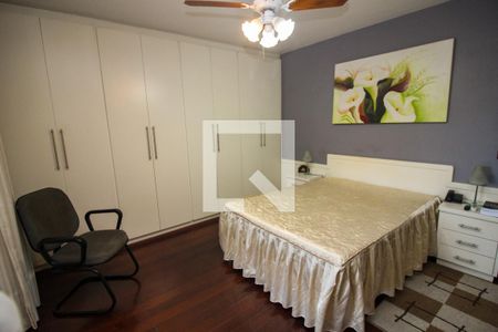 Casa à venda com 400m², 4 quartos e 6 vagas Casa à venda com 400m², 4 quartos e 6 vagasQuarto Suíte