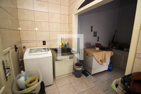 Casa à venda com 400m², 4 quartos e 6 vagas Casa à venda com 400m², 4 quartos e 6 vagasÁrea de Serviço