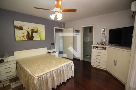 Casa à venda com 400m², 4 quartos e 6 vagas Casa à venda com 400m², 4 quartos e 6 vagasQuarto Suíte