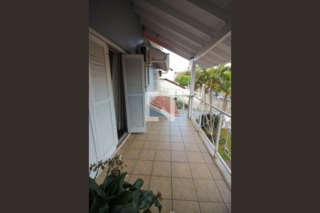 Casa à venda com 400m², 4 quartos e 6 vagas Casa à venda com 400m², 4 quartos e 6 vagasSacada do Quarto Suíte