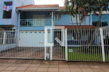 Casa à venda com 400m², 4 quartos e 6 vagas Casa à venda com 400m², 4 quartos e 6 vagasFachada