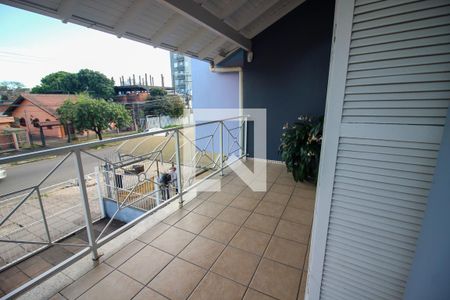 Casa à venda com 400m², 4 quartos e 6 vagas Casa à venda com 400m², 4 quartos e 6 vagasSacada do Quarto Suíte