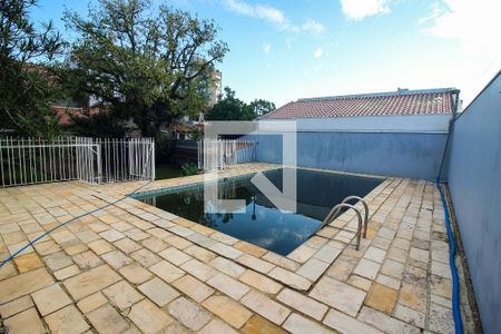 Casa à venda com 400m², 4 quartos e 6 vagas Casa à venda com 400m², 4 quartos e 6 vagasPiscina