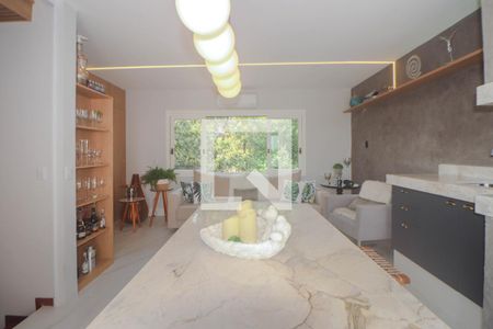 Casa de condomínio à venda com 320m², 4 quartos e 2 vagas Casa de condomínio à venda com 320m², 4 quartos e 2 vagasSótão