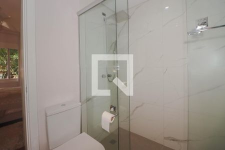 Casa de condomínio à venda com 320m², 4 quartos e 2 vagas Casa de condomínio à venda com 320m², 4 quartos e 2 vagasBanheiro da Suíte 1