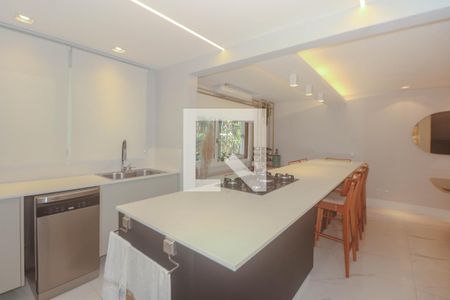 Casa de condomínio à venda com 320m², 4 quartos e 2 vagas Casa de condomínio à venda com 320m², 4 quartos e 2 vagasCozinha