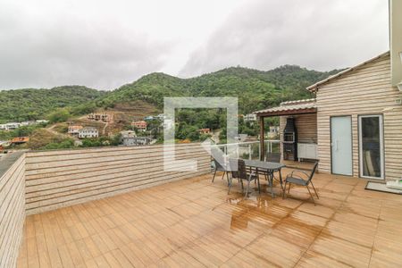 Casa de condomínio à venda com 200m², 5 quartos e 3 vagas Casa de condomínio à venda com 200m², 5 quartos e 3 vagasTerraço