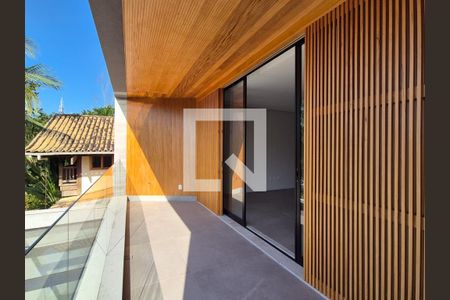 Casa de condomínio à venda com 480m², 4 quartos e 3 vagasSacada