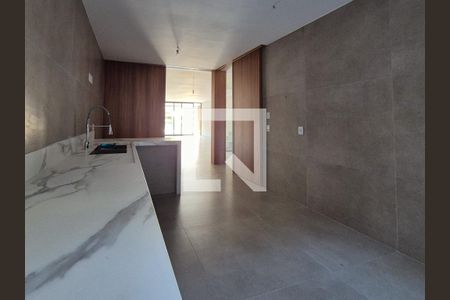 Casa de condomínio à venda com 480m², 4 quartos e 3 vagasCozinha 