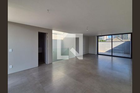 Casa de condomínio à venda com 480m², 4 quartos e 3 vagasQuarto 