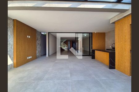 Casa de condomínio à venda com 480m², 4 quartos e 3 vagasBanheiro