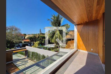 Casa de condomínio à venda com 480m², 4 quartos e 3 vagasSacada