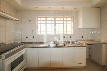 Casa à venda com 379m², 4 quartos e 10 vagasCozinha