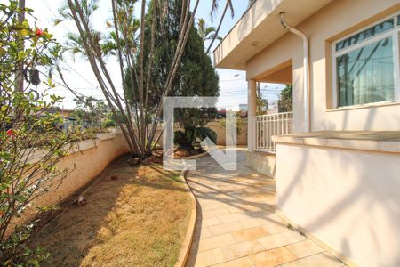 Casa à venda com 379m², 4 quartos e 10 vagasQuintal, jardim e Garagem