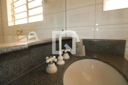 Casa à venda com 379m², 4 quartos e 10 vagasBanheiro do Quarto 4 (suíte)