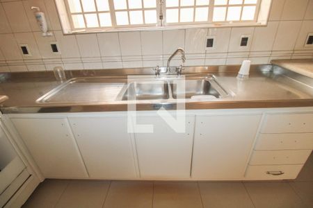 Casa à venda com 379m², 4 quartos e 10 vagasCozinha