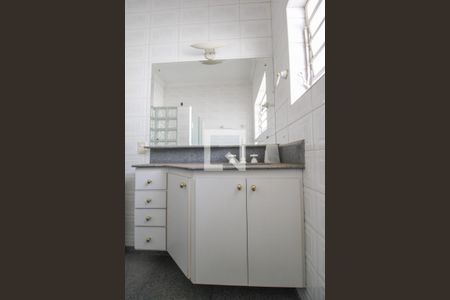 Casa à venda com 379m², 4 quartos e 10 vagasBanheiro do Quarto 4 (suíte)