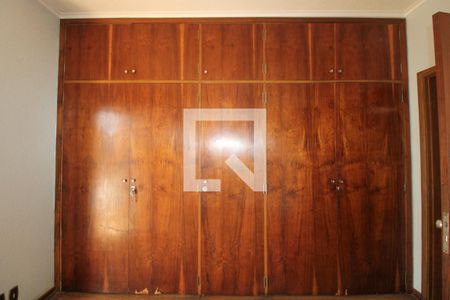 Casa à venda com 379m², 4 quartos e 10 vagasQuarto 2