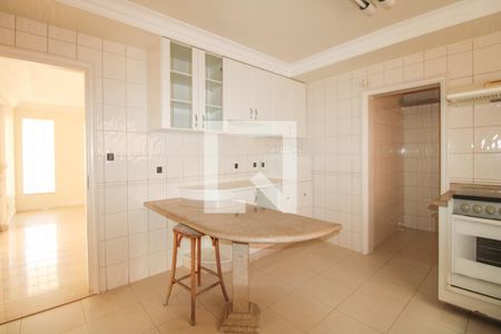 Casa à venda com 379m², 4 quartos e 10 vagasCozinha