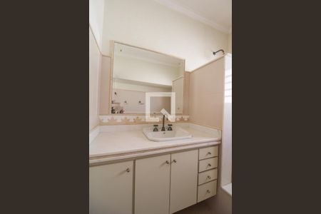 Casa à venda com 379m², 4 quartos e 10 vagasBanheiro do Quarto 3 (suíte)