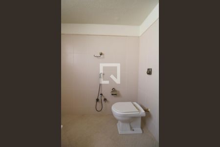 Casa à venda com 379m², 4 quartos e 10 vagasBanheiro do Quarto 3 (suíte)