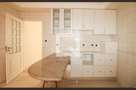 Casa à venda com 379m², 4 quartos e 10 vagasCozinha