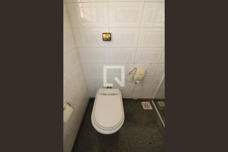 Casa à venda com 379m², 4 quartos e 10 vagasBanheiro do Quarto 4 (suíte)