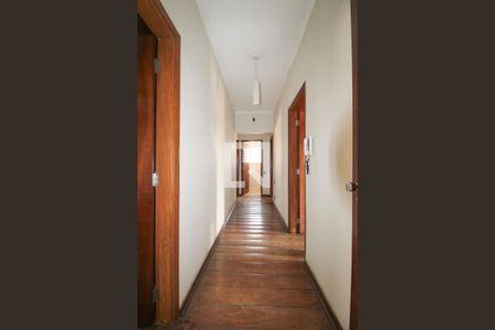 Casa à venda com 379m², 4 quartos e 10 vagasCorredor