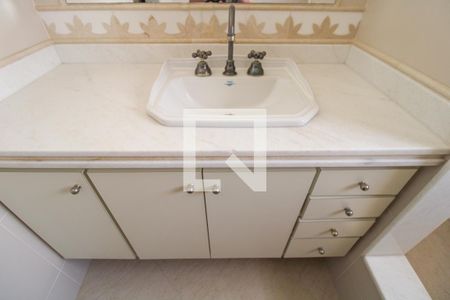 Casa à venda com 379m², 4 quartos e 10 vagasBanheiro do Quarto 3 (suíte)