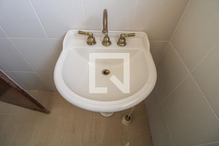 Casa à venda com 379m², 4 quartos e 10 vagasBanheiro Social